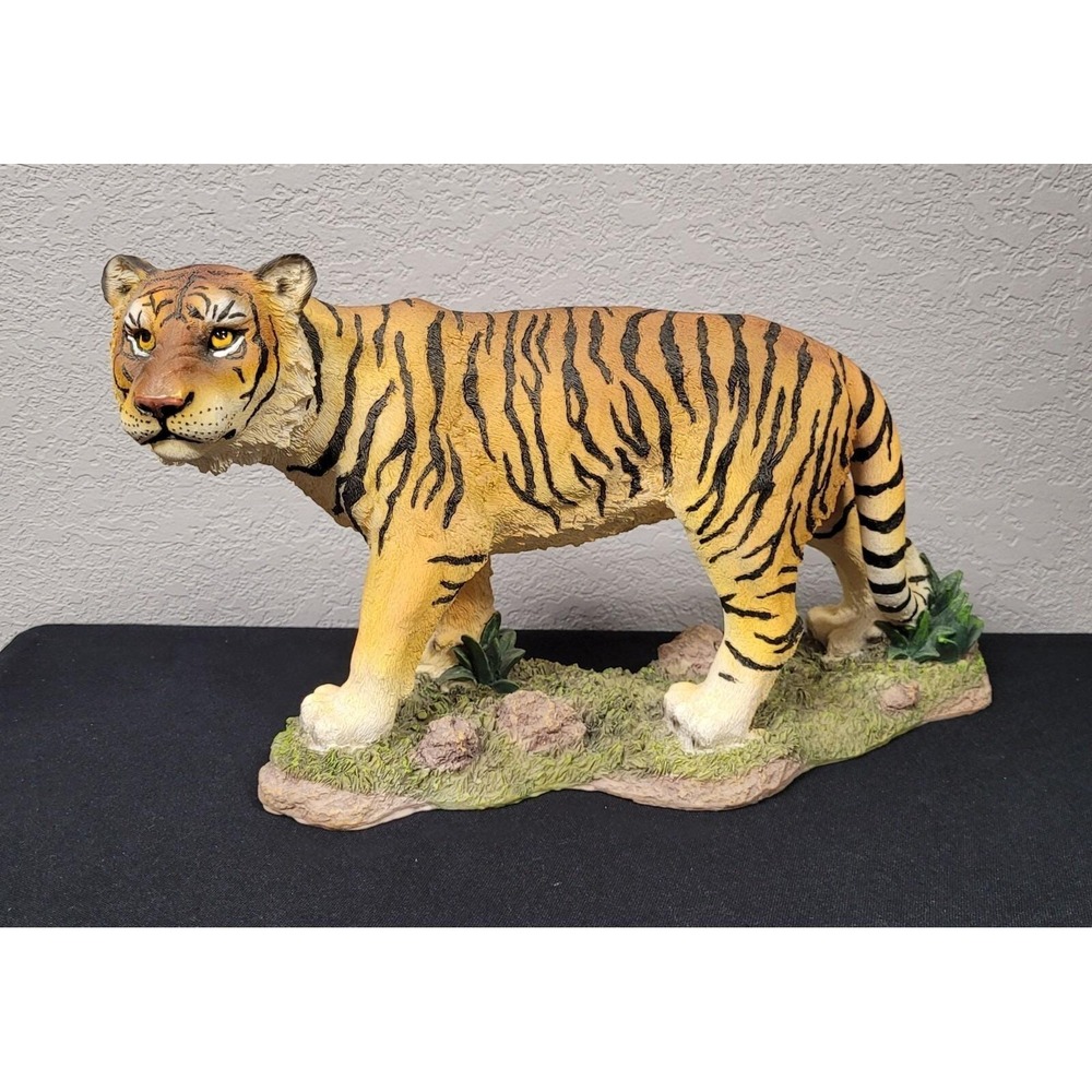Young's Incorporated Resin Tiger Figurine 14 inch long